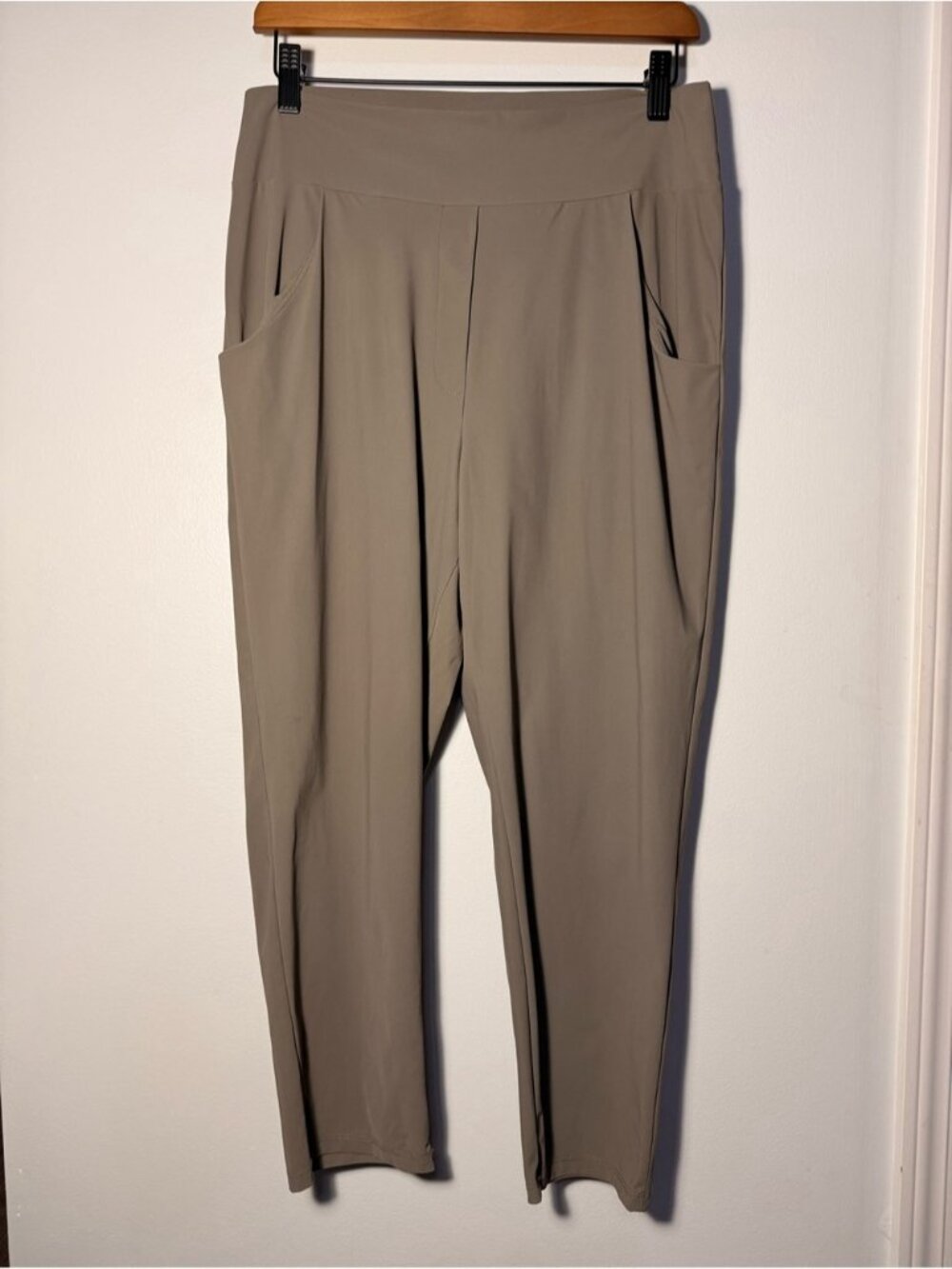 Sarah Pacini Olive-Taupe Cropped Tapered Pants size S